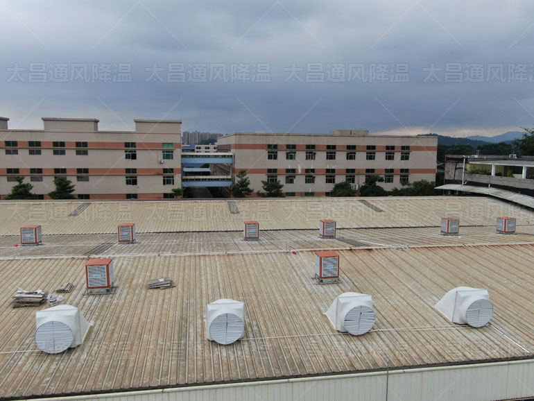 夏季炎熱，大型廠房通風(fēng)降溫設(shè)備怎么選擇呢？