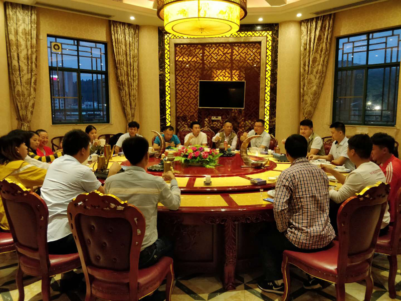 齊心協(xié)力，為公司的未來再創(chuàng)輝煌！