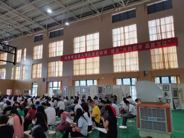 降溫通風(fēng)設(shè)備蒸發(fā)式冷風(fēng)王 移動(dòng)式環(huán)?？照{(diào)的作用